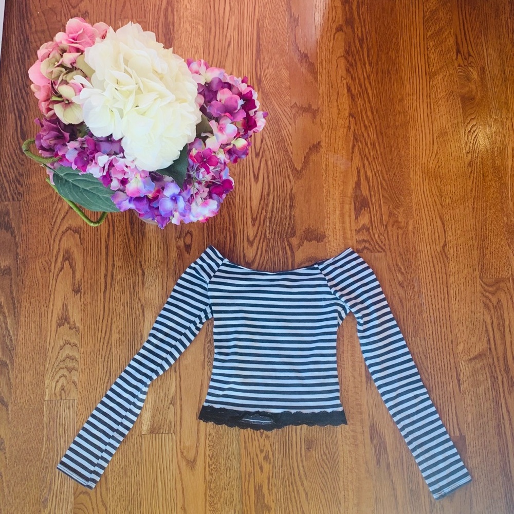 A&F Kids Black and White Long Sleeved Crop Top